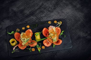 Gurme deniz ürünleri atıştırmalık sebze ile