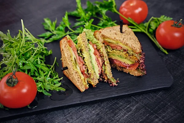 Vegetáriánus szendvicsek, paradicsom — Stock Fotó