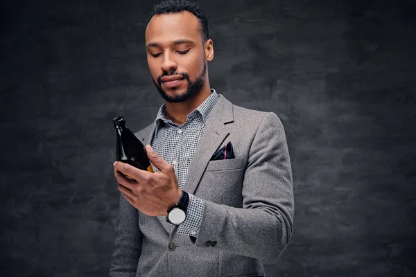 Black American man dressed in a grey suit — Stock Photo, Image