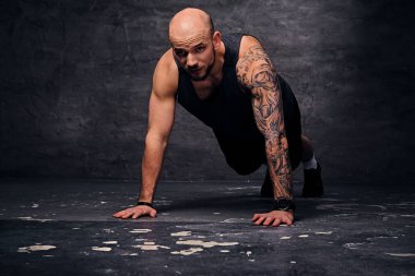 Gönderme yapan sportif erkek ups