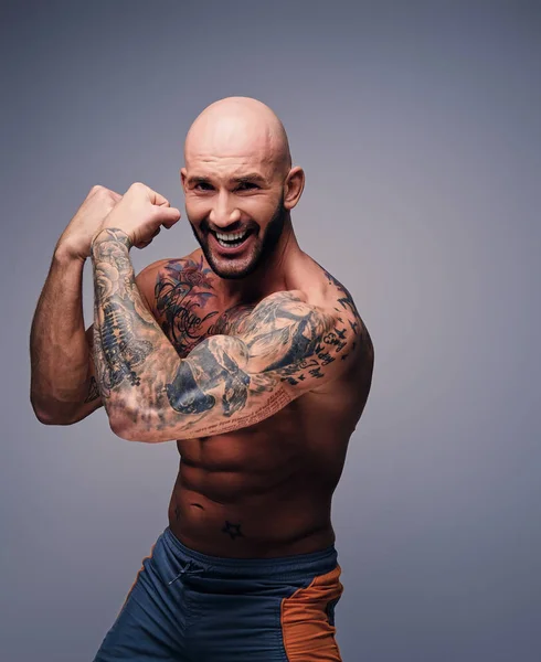 Muscular man with tattooed torso — Stock Photo, Image