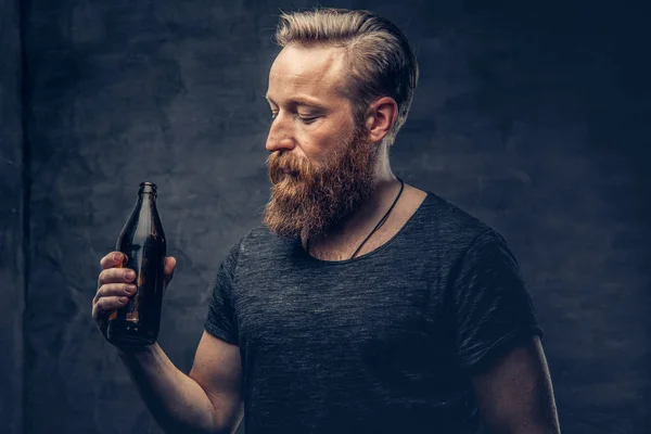 Grappige roodharige dronken hipster — Stockfoto