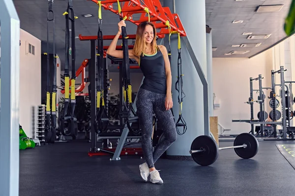 Modelo de fitness feminino magro atlético — Fotografia de Stock