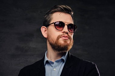 Zarif sakallı erkek 