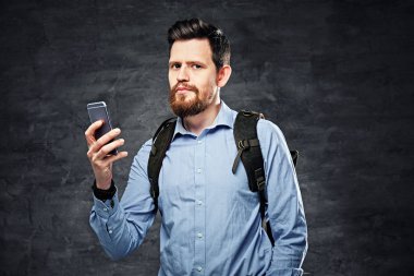 Bir sırt çantası ile kentsel Gezgin