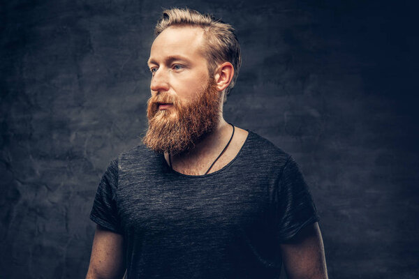 Портрет рыжего бородатого мужчины

