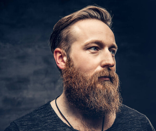 Голубоглазый бородач
