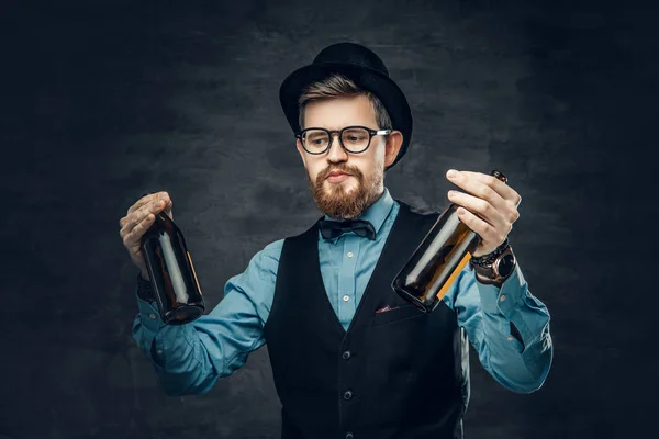 Hipster macho vestido com uma camisa azul — Fotografia de Stock