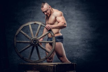 Adam portresi Studio tekerleği tutar 