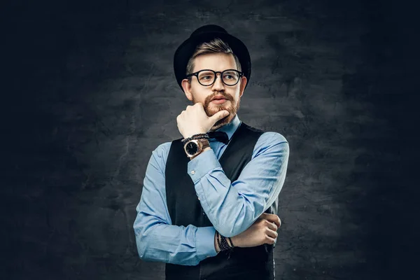 Tankeväckande skäggiga hipster hane — Stockfoto