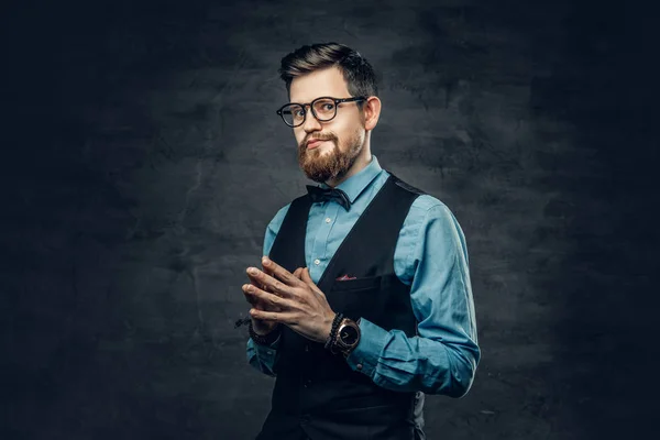 Een elegante bebaarde hipster — Stockfoto