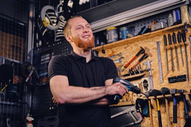 Sakallı Bisiklet tamircisi