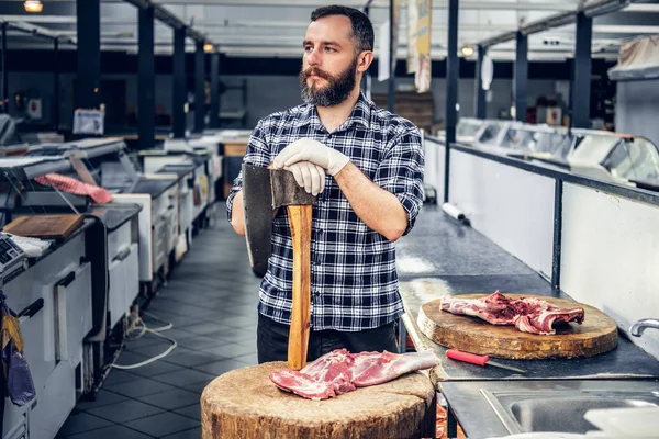 Homem-carne barbudo vestido com uma camisa de lã — Fotografia de Stock