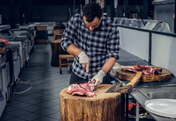 Carne cortando carne fresca — Fotografia de Stock