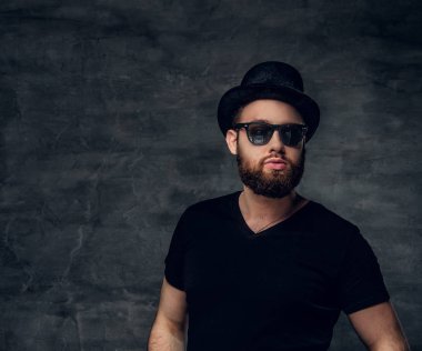 Adam bir siyah t shirt