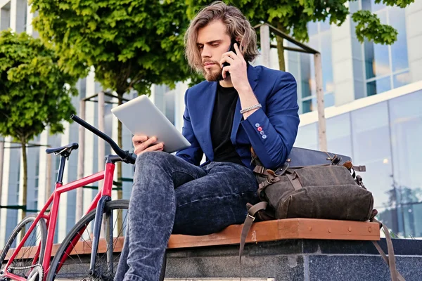 Hipster male holds tablet PC — Stock Photo, Image