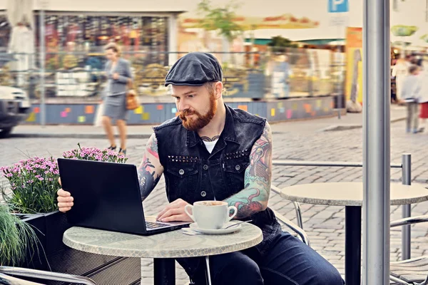 Bearded male in a summer street cafe. — Stock Photo, Image