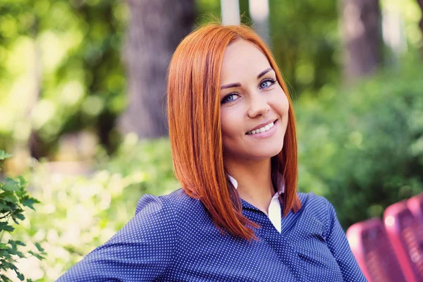 Redhead female outdoor. — Stock Photo, Image
