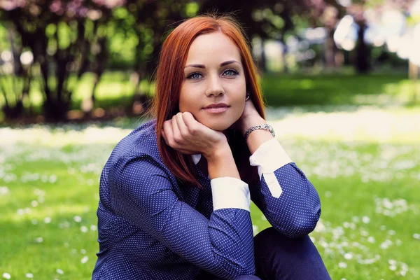 Retrato de mulher sorridente — Fotografia de Stock