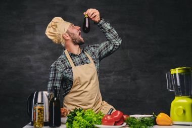 Şef patlıcan yiyor