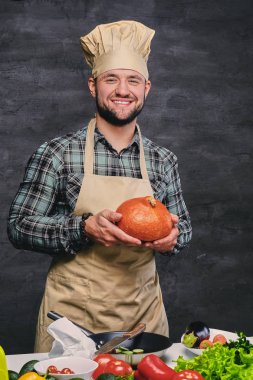 Şef Aşçı kabak tutar