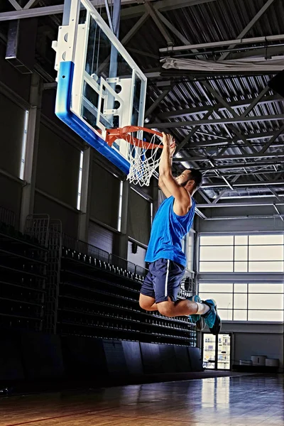Jogador de basquete profissional preto — Fotografia de Stock