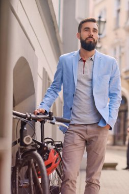 Adamın yanına retro Bisiklet 