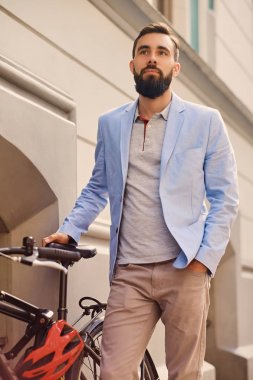 Adamın yanına retro Bisiklet 