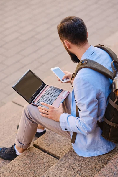 Kentsel Gezgin sakallı adam 