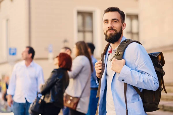 Urban traveller with a backpack — Stock Photo, Image