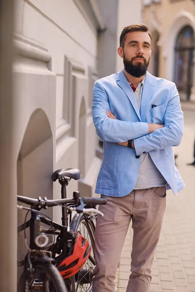 Retrato de hombre barbudo elegante —  Fotos de Stock