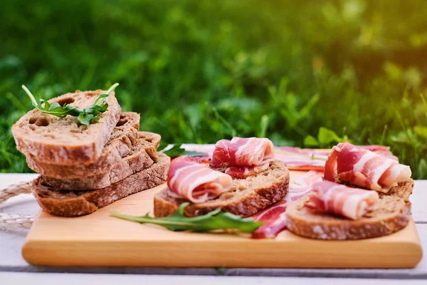 Broodjes met gourmet vlees — Stockfoto