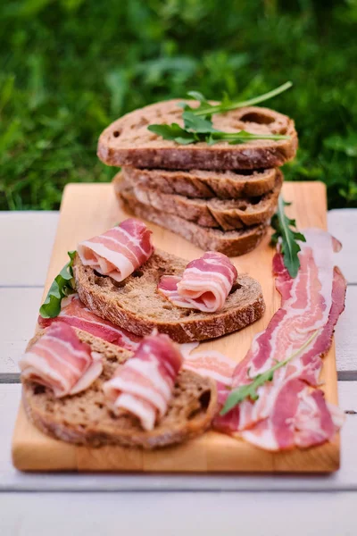 Broodjes met gourmet vlees — Stockfoto