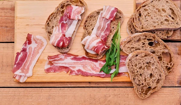 Pan con carne gourmet —  Fotos de Stock
