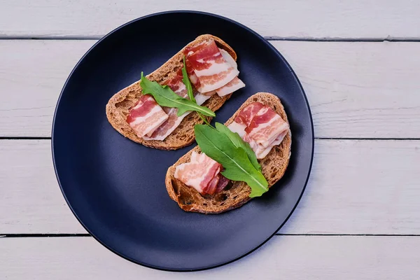 Sandwiches con jamón y hierbas —  Fotos de Stock