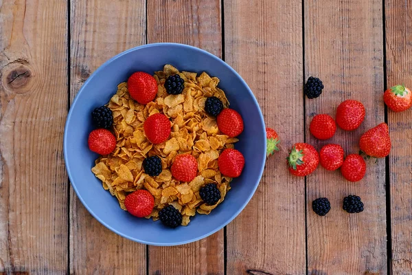 Copos de maíz en un plato — Foto de Stock