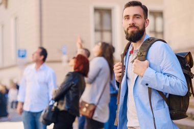 Kentsel Gezgin sakallı adam 