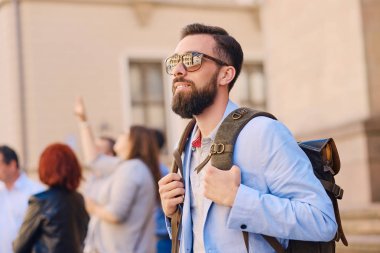 Kentsel Gezgin sakallı adam 