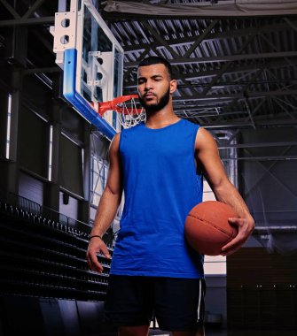 Siyah profesyonel basketbolcu