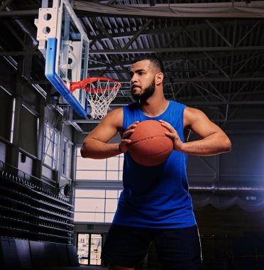 Siyah profesyonel basketbolcu