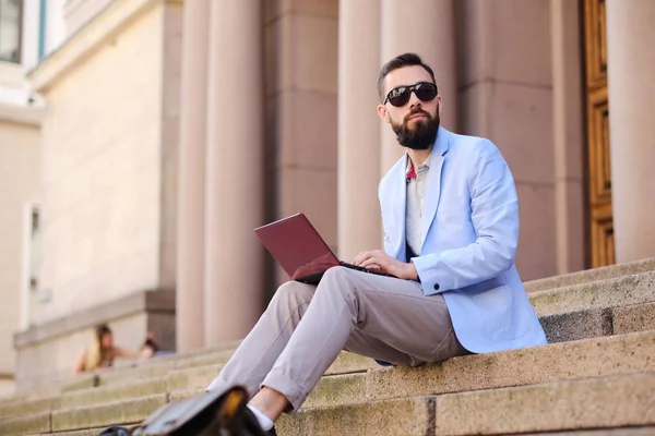 Den eleganta skäggiga mannen — Stockfoto