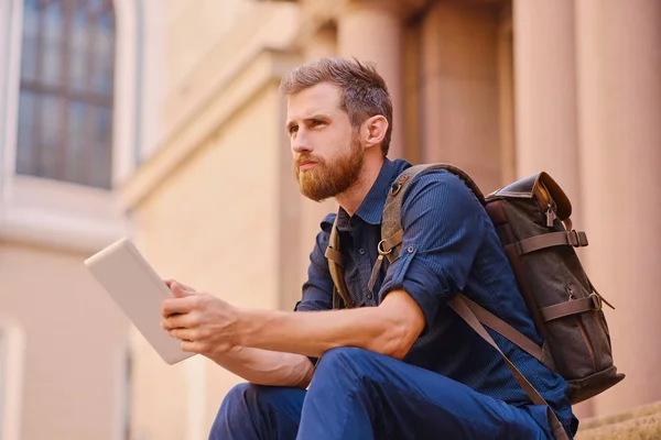 Skäggiga casual traveler — Stockfoto