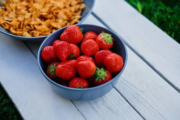 Delicious strawberries with corn flakes