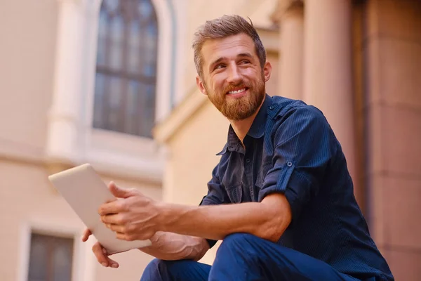 Bearded male using a tablet — Stock Photo, Image