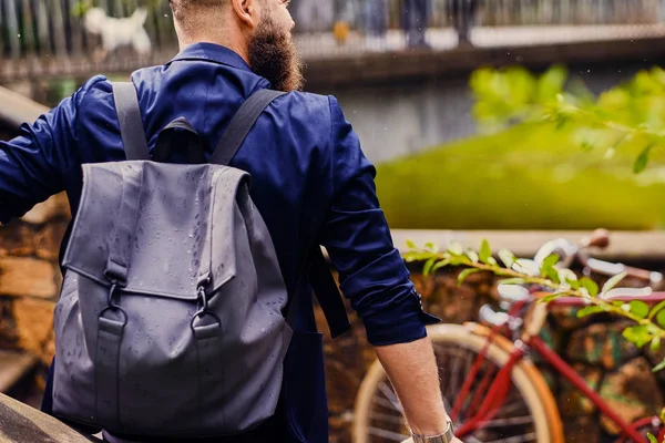 Casual man with backpack — Stock Photo, Image