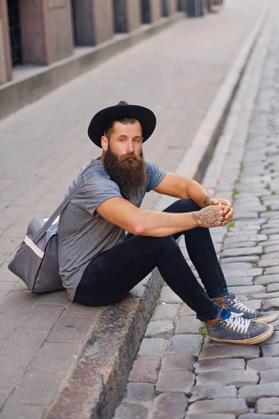 Sakallı hippi tam vücut görüntü  