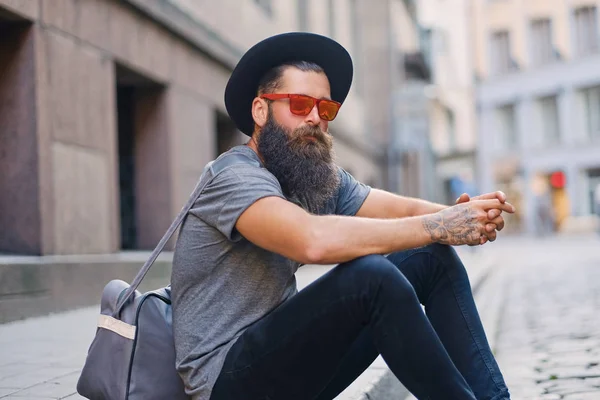 선글라스에 캐주얼 수염된 hipster 남성 — 스톡 사진