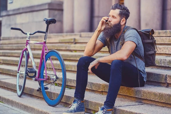 Bearded tattooed hipster — Stock Photo, Image