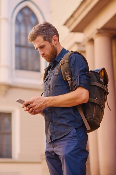 Hipster male using smartphone outdoor — Stock Photo, Image