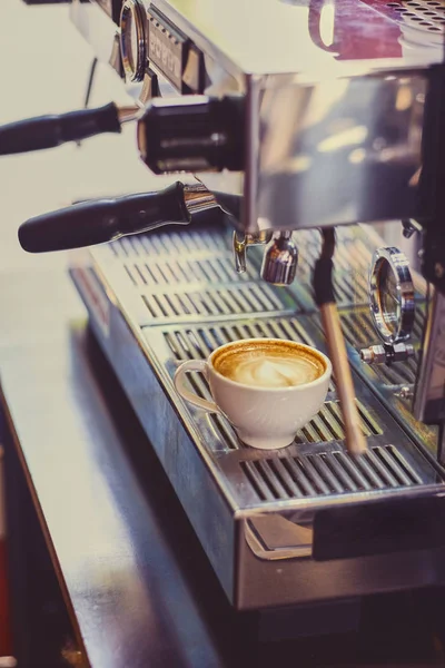 Kahve kalp köpük ile